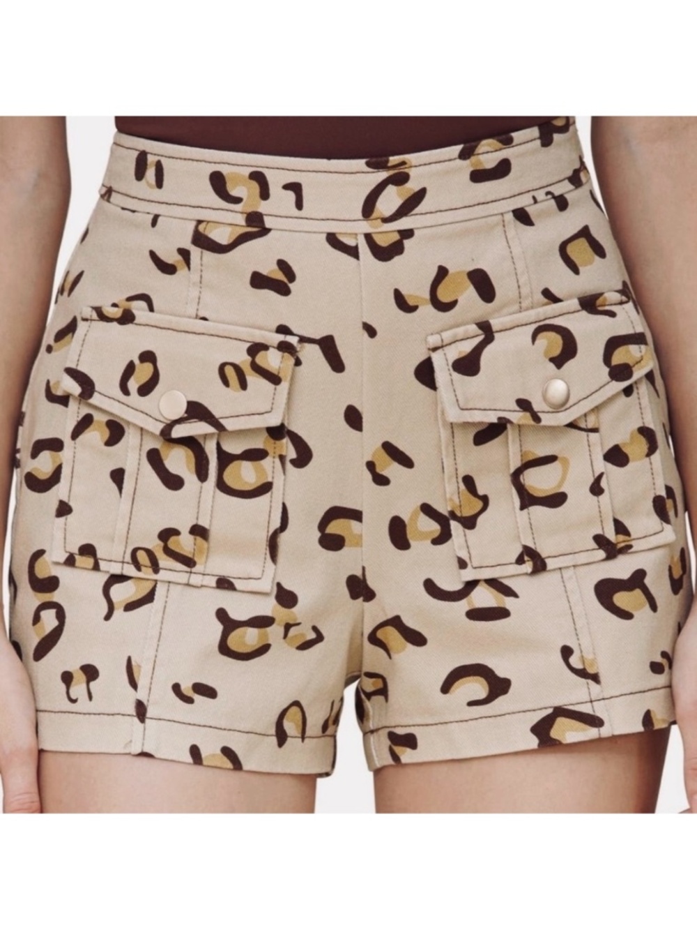 NWOT Avec Les Filles Animal Leopard Print Cargo Shorts